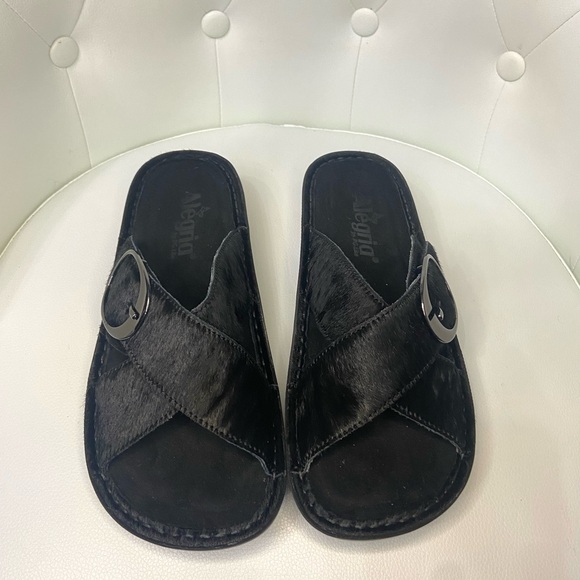 Alegria Shoes - ALEGRIA-Black Leather Criss Cross Wedge Sandals Sz-36-US 6-6.5 Textured Faux Fur